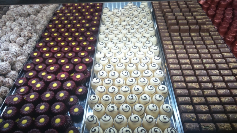 chocolaterie-MONTFORT SUR ARGENS-min_chocolates_milk_chocolate_white_chocolate_truffles_candy_food_treat_cacao-1213769